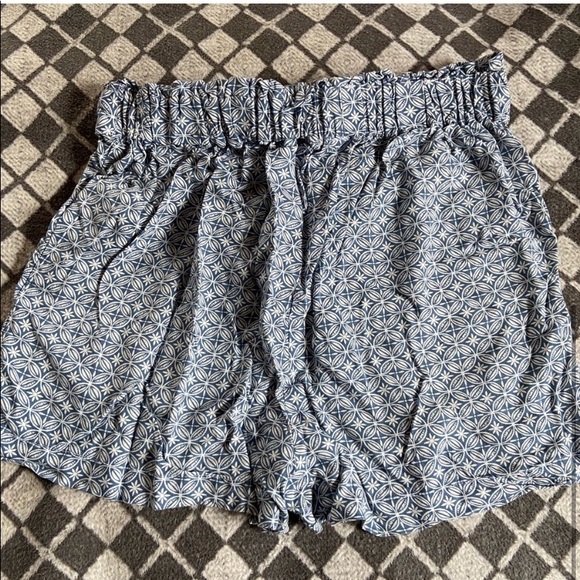 2/$20 High Rise Tie Flowy Shorts - Picture 2 of 3